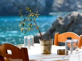Οι 5 πιο δημοφιλείς γαστρονομικοί προορισμοί στην Ελλάδα αυτό το καλοκαίρι | Ena Blog