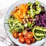 Πολύχρωμο salad bowl με σως βινεγκρέτ |  Ena Blog