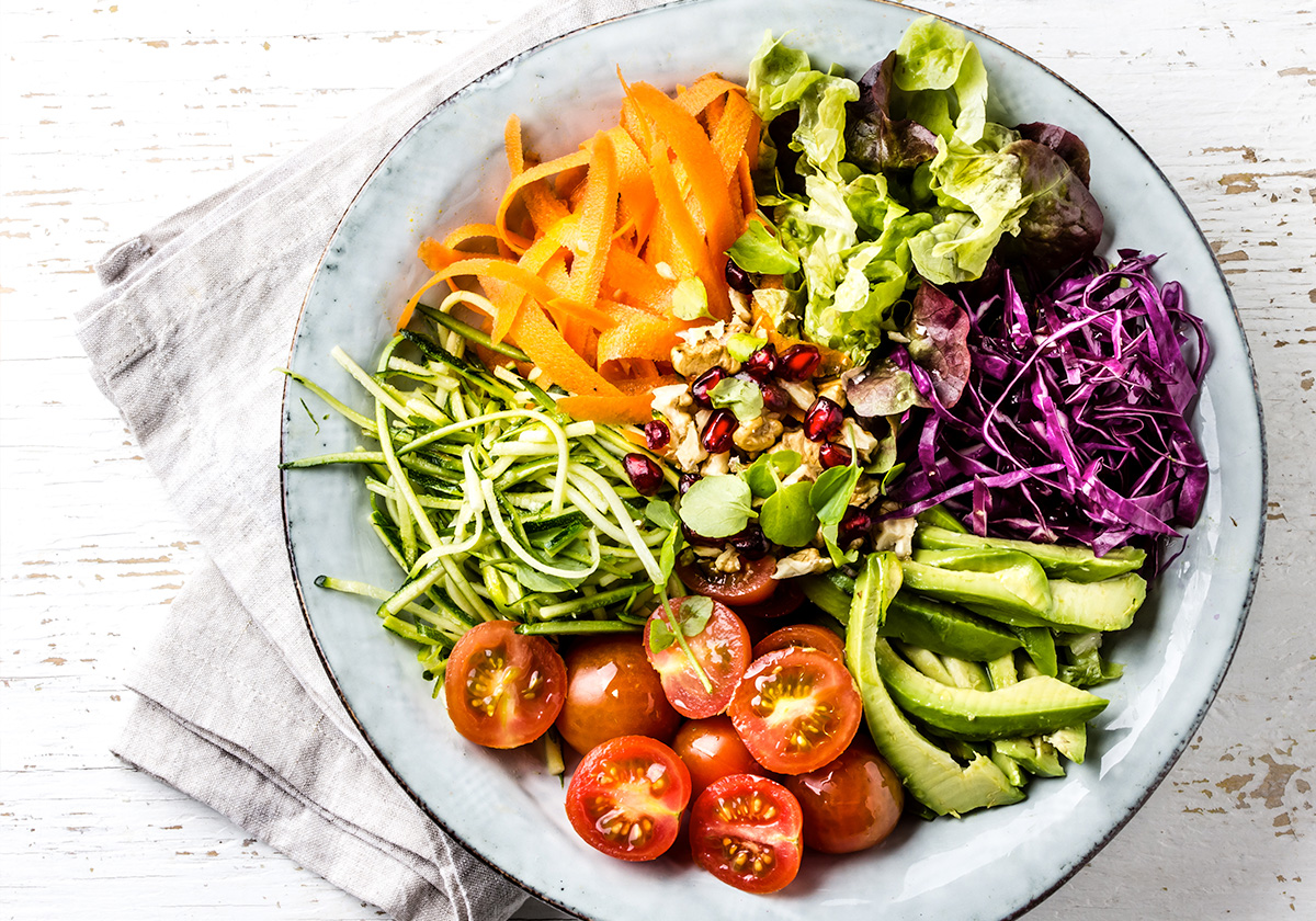 Πολύχρωμο salad bowl με σως βινεγκρέτ | Ena Blog