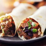 Burritos με μοσχάρι και μεσογειακή σως πάπρικα | Ena Blog