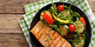 Σολομός με λαχανικά και σάλτσα σόγιας | Ena Blog