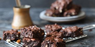 Brownies με κολοκύθια και καρύδια | Ena Blog