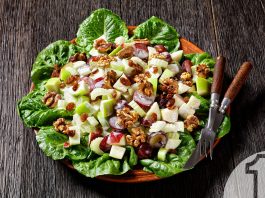 Δροσερή σαλάτα Waldorf με σταφύλι και καραμελωμένα καρύδια | Ena Blog