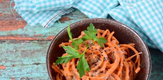 Noodles καρότου με σάλτσα φυστικοβούτυρου: μια απολαυστική vegan πρόταση για να ανανεώσετε το μενού σας | Ena Blog