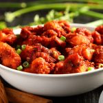 Τηγανητό κοτόπουλο με μπαχαρικά, κάρυ, σως σόγιας και κόκκινων φασολιών: Μια πρωτότυπη συνταγή ακόμα και για delivery | Ena Blog
