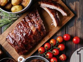 Καραμελωμένα χοιρινά παϊδάκια: Μια διαφορετική πρόταση για το μενού Τσικνοπέμπτης | Ena Blog