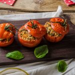 Αρωματικές γεμιστές ντομάτες, μια  καλοκαιρινή πρόταση για το μενού σας | Ena Blog