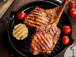 Χοιρινά μπριζολάκια με ντοματίνια και γλυκιά, πικάντικη σως | ENA Blog