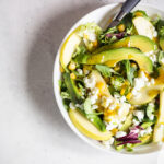 Χορταστική σαλάτα με αβοκάντο και cottage cheese | ENA Blog