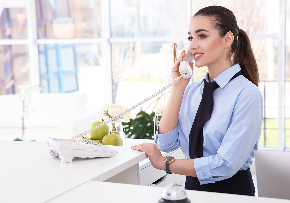 5 δεξιότητες τηλεφωνικής επικοινωνίας για την καλύτερη εξυπηρέτηση των πελατών του ξενοδοχείου σας | ENA Blog