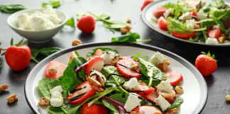 Σαλάτα με φρέσκιες φράουλες και βινεγκρέτ βαλσάμικου | ENA Blog