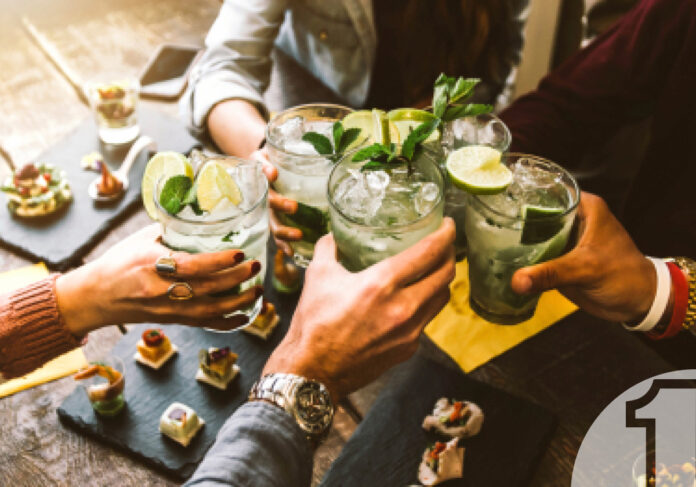 Πώς τα μπαρ και τα εστιατόρια μπορούν να αυξήσουν τις πωλήσεις τους κατά το Happy Hour | ENA Blog