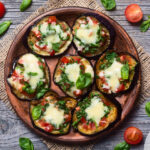 Μίνι πίτσα με μελιτζάνα, ντομάτα και βασιλικό | ENA Blog