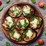 Μίνι πίτσα με μελιτζάνα, ντομάτα και βασιλικό | ENA Blog