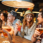 Μοναδικές ιδέες προώθησης μπαρ που θα αυξήσουν τις πωλήσεις του μπαρ σας το 2023 | ENA Blog