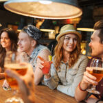 Μοναδικές ιδέες προώθησης μπαρ που θα αυξήσουν τις πωλήσεις σας το 2023 | ENA Blog