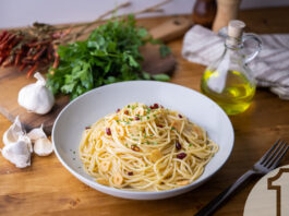 Απολαυστικό ιταλικό σπαγγέτι Aglio e Olio με μπούκοβο | ENA Blog